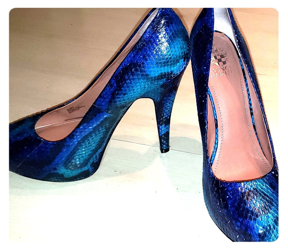 Vince Camuto Blue Snakeskin and leather pumps